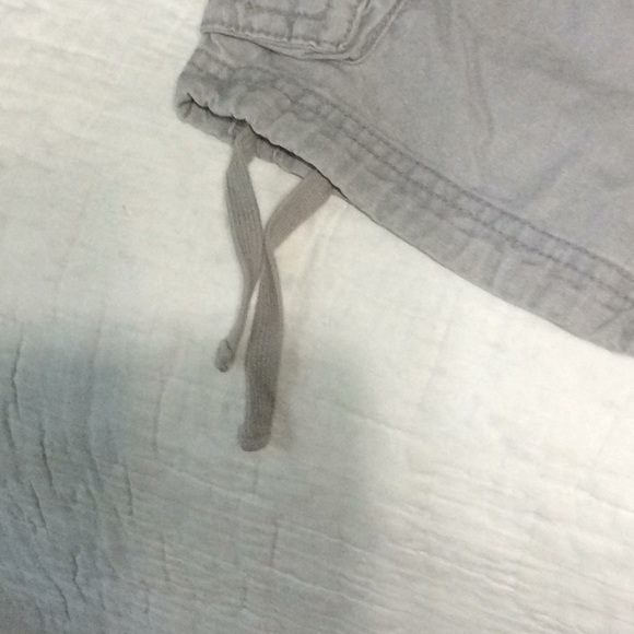 Old Navy light weight cargo shorts Size 30.  M22 - Picture 6 of 7